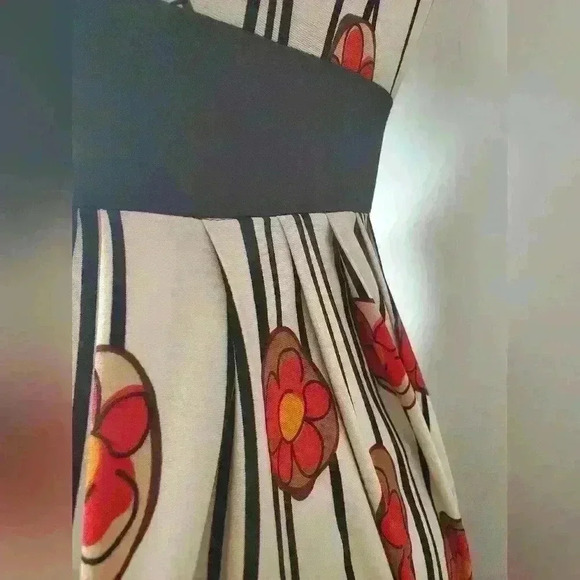 COOSK floral dress  with cream base and black beaded belt and shoulders. Size 2 - Picture 11 of 13